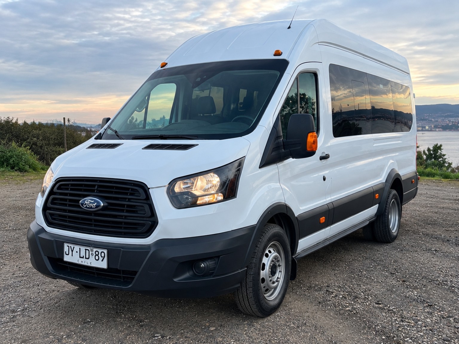 Ford Transit de 17 pasajeros Transtej